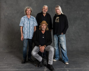 Members, Musiker, KH Project, Rock & Blues, Küre Hauser, Schlagzeuger, Schlagzeug, Rock und Blues, heimische Musikszene, Band, Bern, Bühne, handgemachte Musik, Berner Rockmusik, Lindbergh, Ocean, No Problem, Roots 66 feat. Polo Hofer, Konzert, Jack Minnig, Gitarre, HUBER MINNIG, BMG Ariola, Country, R&R Oldies, Kuno Lauener, Büne Huber, Endo Anaconda, Schmidi Schmidhauser, René Eberhard, Bass, Grooves, E-Bass, Rolf LL Lüthi, Matthias Heimlicher, Vlada, Philipp Fankhauser, Rockustics, Tutti Matti, Magna Carta, Andy Maurer, Hanery Amman. Professor Miquel Rubio, Konservatorium Bern, AM Gitarren & Bass Schule, Tres Pesetas, Acoustic Latin Gitarren Trio, Van Dox, Rock Cover Band Copperhead, Folk Rock Miraval Bamboo Faya, Reggea um Peppe Claudio (the Wailers) Bonnie & the Groove Cats, Plüsch, Andreas Vollenweider, Mich Gerber, Bellamy Brothers, Kenny Moore (Tina Turner), Sandee, Andy Pupato, Junior Marvin, Bob Marley, Referenze, Kontakt, Galerie, Audio & Video, Events, Video/Audio, Logos & Bandfotos, Stageplan
