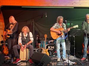 Members, Musiker, KH Project, Rock & Blues, Küre Hauser, Schlagzeuger, Schlagzeug, Rock und Blues, heimische Musikszene, Band, Bern, Bühne, handgemachte Musik, Berner Rockmusik, Lindbergh, Ocean, No Problem, Roots 66 feat. Polo Hofer, Konzert, Jack Minnig, Gitarre, HUBER MINNIG, BMG Ariola, Country, R&R Oldies, Kuno Lauener, Büne Huber, Endo Anaconda, Schmidi Schmidhauser, René Eberhard, Bass, Grooves, E-Bass, Rolf LL Lüthi, Matthias Heimlicher, Vlada, Philipp Fankhauser, Rockustics, Tutti Matti, Magna Carta, Andy Maurer, Hanery Amman. Professor Miquel Rubio, Konservatorium Bern, AM Gitarren & Bass Schule, Tres Pesetas, Acoustic Latin Gitarren Trio, Van Dox, Rock Cover Band Copperhead, Folk Rock Miraval Bamboo Faya, Reggea um Peppe Claudio (the Wailers) Bonnie & the Groove Cats, Plüsch, Andreas Vollenweider, Mich Gerber, Bellamy Brothers, Kenny Moore (Tina Turner), Sandee, Andy Pupato, Junior Marvin, Bob Marley, Referenze, Kontakt, Galerie, Audio & Video, Events, Video/Audio, Logos & Bandfotos, Stageplan