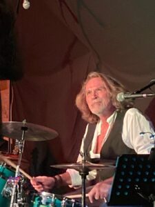 Members, Musiker, KH Project, Rock & Blues, Küre Hauser, Schlagzeuger, Schlagzeug, Rock und Blues, heimische Musikszene, Band, Bern, Bühne, handgemachte Musik, Berner Rockmusik, Lindbergh, Ocean, No Problem, Roots 66 feat. Polo Hofer, Konzert, Jack Minnig, Gitarre, HUBER MINNIG, BMG Ariola, Country, R&R Oldies, Kuno Lauener, Büne Huber, Endo Anaconda, Schmidi Schmidhauser, René Eberhard, Bass, Grooves, E-Bass, Rolf LL Lüthi, Matthias Heimlicher, Vlada, Philipp Fankhauser, Rockustics, Tutti Matti, Magna Carta, Andy Maurer, Hanery Amman. Professor Miquel Rubio, Konservatorium Bern, AM Gitarren & Bass Schule, Tres Pesetas, Acoustic Latin Gitarren Trio, Van Dox, Rock Cover Band Copperhead, Folk Rock Miraval Bamboo Faya, Reggea um Peppe Claudio (the Wailers) Bonnie & the Groove Cats, Plüsch, Andreas Vollenweider, Mich Gerber, Bellamy Brothers, Kenny Moore (Tina Turner), Sandee, Andy Pupato, Junior Marvin, Bob Marley, Referenze, Kontakt, Galerie, Audio & Video, Events, Video/Audio, Logos & Bandfotos, Stageplan