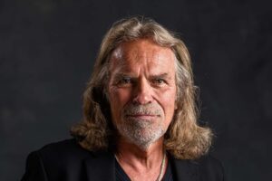 Members, Musiker, KH Project, Rock & Blues, Küre Hauser, Schlagzeuger, Schlagzeug, Rock und Blues, heimische Musikszene, Band, Bern, Bühne, handgemachte Musik, Berner Rockmusik, Lindbergh, Ocean, No Problem, Roots 66 feat. Polo Hofer, Konzert, Jack Minnig, Gitarre, HUBER MINNIG, BMG Ariola, Country, R&R Oldies, Kuno Lauener, Büne Huber, Endo Anaconda, Schmidi Schmidhauser, René Eberhard, Bass, Grooves, E-Bass, Rolf LL Lüthi, Matthias Heimlicher, Vlada, Philipp Fankhauser, Rockustics, Tutti Matti, Magna Carta, Andy Maurer, Hanery Amman. Professor Miquel Rubio, Konservatorium Bern, AM Gitarren & Bass Schule, Tres Pesetas, Acoustic Latin Gitarren Trio, Van Dox, Rock Cover Band Copperhead, Folk Rock Miraval Bamboo Faya, Reggea um Peppe Claudio (the Wailers) Bonnie & the Groove Cats, Plüsch, Andreas Vollenweider, Mich Gerber, Bellamy Brothers, Kenny Moore (Tina Turner), Sandee, Andy Pupato, Junior Marvin, Bob Marley, Referenze, Kontakt, Galerie, Audio & Video, Events, Video/Audio, Logos & Bandfotos, Stageplan