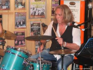 Sylvester, Lorenzini, Lorenzini Bern, Bindella, Quick, Quick Bar, Hecht, Video, Audio, Kandersteg, Schweizerhof, Schweizerhof Kandersteg, Hasim's, Members, Musiker, KH Project, Rock & Blues, Küre Hauser, Schlagzeuger, Schlagzeug, Rock und Blues, heimische Musikszene, Band, Bern, Bühne, handgemachte Musik, Berner Rockmusik, Lindbergh, Ocean, No Problem, Roots 66 feat. Polo Hofer, Konzert, Jack Minnig, Gitarre, HUBER MINNIG, BMG Ariola, Country, R&R Oldies, Kuno Lauener, Büne Huber, Endo Anaconda, Schmidi Schmidhauser, René Eberhard, Bass, Grooves, E-Bass, Rolf LL Lüthi, Matthias Heimlicher, Vlada, Philipp Fankhauser, Rockustics, Tutti Matti, Magna Carta, Andy Maurer, Hanery Amman. Professor Miquel Rubio, Konservatorium Bern, AM Gitarren & Bass Schule, Tres Pesetas, Acoustic Latin Gitarren Trio, Van Dox, Rock Cover Band Copperhead, Folk Rock Miraval Bamboo Faya, Reggea um Peppe Claudio (the Wailers) Bonnie & the Groove Cats, Plüsch, Andreas Vollenweider, Mich Gerber, Bellamy Brothers, Kenny Moore (Tina Turner), Sandee, Andy Pupato, Junior Marvin, Bob Marley, Referenze, Kontakt, Galerie, Audio & Video, Events, Video/Audio, Logos & Bandfotos, Stageplan, Can’t Go Home No More – Walter Liniger, Hundred Miles, Endless Me, Lost You In The Canyon – M. Cohn, Cant Find My Way Home – S. Winwood, Lay Down Sally – E. Clapton, Setting Me Up – M. Knopfler, This In Your World – C. Russel