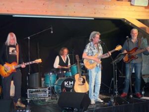 Sylvester, Lorenzini, Lorenzini Bern, Bindella, Quick, Quick Bar, Hecht, Video, Audio, Kandersteg, Schweizerhof, Schweizerhof Kandersteg, Hasim's, Members, Musiker, KH Project, Rock & Blues, Küre Hauser, Schlagzeuger, Schlagzeug, Rock und Blues, heimische Musikszene, Band, Bern, Bühne, handgemachte Musik, Berner Rockmusik, Lindbergh, Ocean, No Problem, Roots 66 feat. Polo Hofer, Konzert, Jack Minnig, Gitarre, HUBER MINNIG, BMG Ariola, Country, R&R Oldies, Kuno Lauener, Büne Huber, Endo Anaconda, Schmidi Schmidhauser, René Eberhard, Bass, Grooves, E-Bass, Rolf LL Lüthi, Matthias Heimlicher, Vlada, Philipp Fankhauser, Rockustics, Tutti Matti, Magna Carta, Andy Maurer, Hanery Amman. Professor Miquel Rubio, Konservatorium Bern, AM Gitarren & Bass Schule, Tres Pesetas, Acoustic Latin Gitarren Trio, Van Dox, Rock Cover Band Copperhead, Folk Rock Miraval Bamboo Faya, Reggea um Peppe Claudio (the Wailers) Bonnie & the Groove Cats, Plüsch, Andreas Vollenweider, Mich Gerber, Bellamy Brothers, Kenny Moore (Tina Turner), Sandee, Andy Pupato, Junior Marvin, Bob Marley, Referenze, Kontakt, Galerie, Audio & Video, Events, Video/Audio, Logos & Bandfotos, Stageplan, Can’t Go Home No More – Walter Liniger, Hundred Miles, Endless Me, Lost You In The Canyon – M. Cohn, Cant Find My Way Home – S. Winwood, Lay Down Sally – E. Clapton, Setting Me Up – M. Knopfler, This In Your World – C. Russel