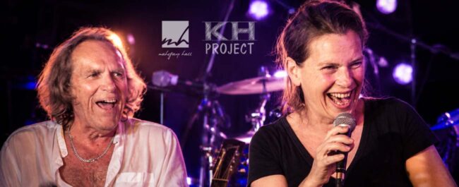 KH Project, Rock & Blues, Küre Hauser, Schlagzeuger, Schlagzeug, Rock und Blues, heimische Musikszene, Band, Bern, Bühne, handgemachte Musik, Berner Rockmusik, Lindbergh, Ocean, No Problem, Roots 66 feat. Polo Hofer, Konzert, Jack Minnig, Gitarre, HUBER MINNIG, BMG Ariola, Country, R&R Oldies, Kuno Lauener, Büne Huber, Endo Anaconda, Schmidi Schmidhauser, René Eberhard, Bass, Grooves, E-Bass, Rolf LL Lüthi, Matthias Heimlicher, Vlada, Philipp Fankhauser, Rockustics, Tutti Matti, Magna Carta, Andy Maurer, Hanery Amman. Professor Miquel Rubio, Konservatorium Bern, AM Gitarren & Bass Schule, Tres Pesetas, Acoustic Latin Gitarren Trio, Van Dox, Rock Cover Band Copperhead, Folk Rock Miraval Bamboo Faya, Reggea um Peppe Claudio (the Wailers) Bonnie & the Groove Cats, Plüsch, Andreas Vollenweider, Mich Gerber, Bellamy Brothers, Kenny Moore (Tina Turner), Sandee, Andy Pupato, Junior Marvin, Bob Marley, Referenze, Kontakt, Galerie, Audio & Video, Events, Video/Audio, Logos & Bandfotos, Stageplan, Can’t Go Home No More – Walter Liniger, Hundred Miles, Endless Me, Lost You In The Canyon – M. Cohn, Cant Find My Way Home – S. Winwood, Lay Down Sally – E. Clapton, Setting Me Up – M. Knopfler, This In Your World – C. Russel. Mahogany, Mahogany Hall, Mahogany Hall Bern, Yvonne Moore, Live-Gig,