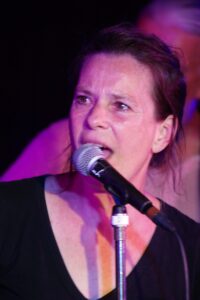 KH Project, Rock & Blues, Küre Hauser, Schlagzeuger, Schlagzeug, Rock und Blues, heimische Musikszene, Band, Bern, Bühne, handgemachte Musik, Berner Rockmusik, Lindbergh, Ocean, No Problem, Roots 66 feat. Polo Hofer, Konzert, Jack Minnig, Gitarre, HUBER MINNIG, BMG Ariola, Country, R&R Oldies, Kuno Lauener, Büne Huber, Endo Anaconda, Schmidi Schmidhauser, René Eberhard, Bass, Grooves, E-Bass, Rolf LL Lüthi, Matthias Heimlicher, Vlada, Philipp Fankhauser, Rockustics, Tutti Matti, Magna Carta, Andy Maurer, Hanery Amman. Professor Miquel Rubio, Konservatorium Bern, AM Gitarren & Bass Schule, Tres Pesetas, Acoustic Latin Gitarren Trio, Van Dox, Rock Cover Band Copperhead, Folk Rock Miraval Bamboo Faya, Reggea um Peppe Claudio (the Wailers) Bonnie & the Groove Cats, Plüsch, Andreas Vollenweider, Mich Gerber, Bellamy Brothers, Kenny Moore (Tina Turner), Sandee, Andy Pupato, Junior Marvin, Bob Marley, Referenze, Kontakt, Galerie, Audio & Video, Events, Video/Audio, Logos & Bandfotos, Stageplan, Can’t Go Home No More – Walter Liniger, Hundred Miles, Endless Me, Lost You In The Canyon – M. Cohn, Cant Find My Way Home – S. Winwood, Lay Down Sally – E. Clapton, Setting Me Up – M. Knopfler, This In Your World – C. Russel. Mahogany, Mahogany Hall, Mahogany Hall Bern, Yvonne Moore, Live-Gig,