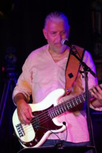 KH Project, Rock & Blues, Küre Hauser, Schlagzeuger, Schlagzeug, Rock und Blues, heimische Musikszene, Band, Bern, Bühne, handgemachte Musik, Berner Rockmusik, Lindbergh, Ocean, No Problem, Roots 66 feat. Polo Hofer, Konzert, Jack Minnig, Gitarre, HUBER MINNIG, BMG Ariola, Country, R&R Oldies, Kuno Lauener, Büne Huber, Endo Anaconda, Schmidi Schmidhauser, René Eberhard, Bass, Grooves, E-Bass, Rolf LL Lüthi, Matthias Heimlicher, Vlada, Philipp Fankhauser, Rockustics, Tutti Matti, Magna Carta, Andy Maurer, Hanery Amman. Professor Miquel Rubio, Konservatorium Bern, AM Gitarren & Bass Schule, Tres Pesetas, Acoustic Latin Gitarren Trio, Van Dox, Rock Cover Band Copperhead, Folk Rock Miraval Bamboo Faya, Reggea um Peppe Claudio (the Wailers) Bonnie & the Groove Cats, Plüsch, Andreas Vollenweider, Mich Gerber, Bellamy Brothers, Kenny Moore (Tina Turner), Sandee, Andy Pupato, Junior Marvin, Bob Marley, Referenze, Kontakt, Galerie, Audio & Video, Events, Video/Audio, Logos & Bandfotos, Stageplan, Can’t Go Home No More – Walter Liniger, Hundred Miles, Endless Me, Lost You In The Canyon – M. Cohn, Cant Find My Way Home – S. Winwood, Lay Down Sally – E. Clapton, Setting Me Up – M. Knopfler, This In Your World – C. Russel. Mahogany, Mahogany Hall, Mahogany Hall Bern, Yvonne Moore, Live-Gig,