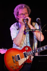 KH Project, Rock & Blues, Küre Hauser, Schlagzeuger, Schlagzeug, Rock und Blues, heimische Musikszene, Band, Bern, Bühne, handgemachte Musik, Berner Rockmusik, Lindbergh, Ocean, No Problem, Roots 66 feat. Polo Hofer, Konzert, Jack Minnig, Gitarre, HUBER MINNIG, BMG Ariola, Country, R&R Oldies, Kuno Lauener, Büne Huber, Endo Anaconda, Schmidi Schmidhauser, René Eberhard, Bass, Grooves, E-Bass, Rolf LL Lüthi, Matthias Heimlicher, Vlada, Philipp Fankhauser, Rockustics, Tutti Matti, Magna Carta, Andy Maurer, Hanery Amman. Professor Miquel Rubio, Konservatorium Bern, AM Gitarren & Bass Schule, Tres Pesetas, Acoustic Latin Gitarren Trio, Van Dox, Rock Cover Band Copperhead, Folk Rock Miraval Bamboo Faya, Reggea um Peppe Claudio (the Wailers) Bonnie & the Groove Cats, Plüsch, Andreas Vollenweider, Mich Gerber, Bellamy Brothers, Kenny Moore (Tina Turner), Sandee, Andy Pupato, Junior Marvin, Bob Marley, Referenze, Kontakt, Galerie, Audio & Video, Events, Video/Audio, Logos & Bandfotos, Stageplan, Can’t Go Home No More – Walter Liniger, Hundred Miles, Endless Me, Lost You In The Canyon – M. Cohn, Cant Find My Way Home – S. Winwood, Lay Down Sally – E. Clapton, Setting Me Up – M. Knopfler, This In Your World – C. Russel. Mahogany, Mahogany Hall, Mahogany Hall Bern, Yvonne Moore, Live-Gig,