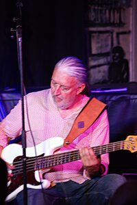 KH Project, Rock & Blues, Küre Hauser, Schlagzeuger, Schlagzeug, Rock und Blues, heimische Musikszene, Band, Bern, Bühne, handgemachte Musik, Berner Rockmusik, Lindbergh, Ocean, No Problem, Roots 66 feat. Polo Hofer, Konzert, Jack Minnig, Gitarre, HUBER MINNIG, BMG Ariola, Country, R&R Oldies, Kuno Lauener, Büne Huber, Endo Anaconda, Schmidi Schmidhauser, René Eberhard, Bass, Grooves, E-Bass, Rolf LL Lüthi, Matthias Heimlicher, Vlada, Philipp Fankhauser, Rockustics, Tutti Matti, Magna Carta, Andy Maurer, Hanery Amman. Professor Miquel Rubio, Konservatorium Bern, AM Gitarren & Bass Schule, Tres Pesetas, Acoustic Latin Gitarren Trio, Van Dox, Rock Cover Band Copperhead, Folk Rock Miraval Bamboo Faya, Reggea um Peppe Claudio (the Wailers) Bonnie & the Groove Cats, Plüsch, Andreas Vollenweider, Mich Gerber, Bellamy Brothers, Kenny Moore (Tina Turner), Sandee, Andy Pupato, Junior Marvin, Bob Marley, Referenze, Kontakt, Galerie, Audio & Video, Events, Video/Audio, Logos & Bandfotos, Stageplan, Can’t Go Home No More – Walter Liniger, Hundred Miles, Endless Me, Lost You In The Canyon – M. Cohn, Cant Find My Way Home – S. Winwood, Lay Down Sally – E. Clapton, Setting Me Up – M. Knopfler, This In Your World – C. Russel. Mahogany, Mahogany Hall, Mahogany Hall Bern, Yvonne Moore, Live-Gig,