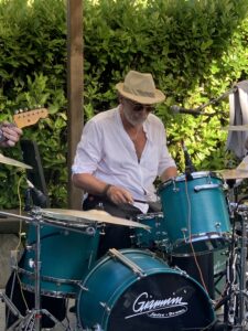 Sylvester, Lorenzini, Lorenzini Bern, Bindella, Quick, Quick Bar, Hecht, Video, Audio, Kandersteg, Schweizerhof, Schweizerhof Kandersteg, Hasim's, Members, Musiker, KH Project, Rock & Blues, Küre Hauser, Schlagzeuger, Schlagzeug, Rock und Blues, heimische Musikszene, Band, Bern, Bühne, handgemachte Musik, Berner Rockmusik, Lindbergh, Ocean, No Problem, Roots 66 feat. Polo Hofer, Konzert, Jack Minnig, Gitarre, HUBER MINNIG, BMG Ariola, Country, R&R Oldies, Kuno Lauener, Büne Huber, Endo Anaconda, Schmidi Schmidhauser, René Eberhard, Bass, Grooves, E-Bass, Rolf LL Lüthi, Matthias Heimlicher, Vlada, Philipp Fankhauser, Rockustics, Tutti Matti, Magna Carta, Andy Maurer, Hanery Amman. Professor Miquel Rubio, Konservatorium Bern, AM Gitarren & Bass Schule, Tres Pesetas, Acoustic Latin Gitarren Trio, Van Dox, Rock Cover Band Copperhead, Folk Rock Miraval Bamboo Faya, Reggea um Peppe Claudio (the Wailers) Bonnie & the Groove Cats, Plüsch, Andreas Vollenweider, Mich Gerber, Bellamy Brothers, Kenny Moore (Tina Turner), Sandee, Andy Pupato, Junior Marvin, Bob Marley, Referenze, Kontakt, Galerie, Audio & Video, Events, Video/Audio, Logos & Bandfotos, Stageplan, Can’t Go Home No More – Walter Liniger, Hundred Miles, Endless Me, Lost You In The Canyon – M. Cohn, Cant Find My Way Home – S. Winwood, Lay Down Sally – E. Clapton, Setting Me Up – M. Knopfler, This In Your World – C. Russel