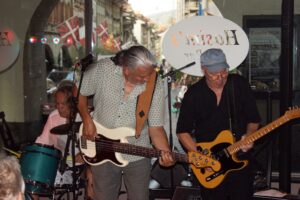 Hasim's Zyt Bar, Hasim, Hasim's, Members, Musiker, KH Project, Rock & Blues, Küre Hauser, Schlagzeuger, Schlagzeug, Rock und Blues, heimische Musikszene, Band, Bern, Bühne, handgemachte Musik, Berner Rockmusik, Lindbergh, Ocean, No Problem, Roots 66 feat. Polo Hofer, Konzert, Jack Minnig, Gitarre, HUBER MINNIG, BMG Ariola, Country, R&R Oldies, Kuno Lauener, Büne Huber, Endo Anaconda, Schmidi Schmidhauser, René Eberhard, Bass, Grooves, E-Bass, Rolf LL Lüthi, Matthias Heimlicher, Vlada, Philipp Fankhauser, Rockustics, Tutti Matti, Magna Carta, Andy Maurer, Hanery Amman. Professor Miquel Rubio, Konservatorium Bern, AM Gitarren & Bass Schule, Tres Pesetas, Acoustic Latin Gitarren Trio, Van Dox, Rock Cover Band Copperhead, Folk Rock Miraval Bamboo Faya, Reggea um Peppe Claudio (the Wailers) Bonnie & the Groove Cats, Plüsch, Andreas Vollenweider, Mich Gerber, Bellamy Brothers, Kenny Moore (Tina Turner), Sandee, Andy Pupato, Junior Marvin, Bob Marley, Referenze, Kontakt, Galerie, Audio & Video, Events, Video/Audio, Logos & Bandfotos, Stageplan
