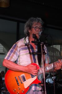 Hasim's Zyt Bar, Hasim, Hasim's, Members, Musiker, KH Project, Rock & Blues, Küre Hauser, Schlagzeuger, Schlagzeug, Rock und Blues, heimische Musikszene, Band, Bern, Bühne, handgemachte Musik, Berner Rockmusik, Lindbergh, Ocean, No Problem, Roots 66 feat. Polo Hofer, Konzert, Jack Minnig, Gitarre, HUBER MINNIG, BMG Ariola, Country, R&R Oldies, Kuno Lauener, Büne Huber, Endo Anaconda, Schmidi Schmidhauser, René Eberhard, Bass, Grooves, E-Bass, Rolf LL Lüthi, Matthias Heimlicher, Vlada, Philipp Fankhauser, Rockustics, Tutti Matti, Magna Carta, Andy Maurer, Hanery Amman. Professor Miquel Rubio, Konservatorium Bern, AM Gitarren & Bass Schule, Tres Pesetas, Acoustic Latin Gitarren Trio, Van Dox, Rock Cover Band Copperhead, Folk Rock Miraval Bamboo Faya, Reggea um Peppe Claudio (the Wailers) Bonnie & the Groove Cats, Plüsch, Andreas Vollenweider, Mich Gerber, Bellamy Brothers, Kenny Moore (Tina Turner), Sandee, Andy Pupato, Junior Marvin, Bob Marley, Referenze, Kontakt, Galerie, Audio & Video, Events, Video/Audio, Logos & Bandfotos, Stageplan
