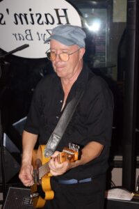 Hasim's Zyt Bar, Hasim, Hasim's, Members, Musiker, KH Project, Rock & Blues, Küre Hauser, Schlagzeuger, Schlagzeug, Rock und Blues, heimische Musikszene, Band, Bern, Bühne, handgemachte Musik, Berner Rockmusik, Lindbergh, Ocean, No Problem, Roots 66 feat. Polo Hofer, Konzert, Jack Minnig, Gitarre, HUBER MINNIG, BMG Ariola, Country, R&R Oldies, Kuno Lauener, Büne Huber, Endo Anaconda, Schmidi Schmidhauser, René Eberhard, Bass, Grooves, E-Bass, Rolf LL Lüthi, Matthias Heimlicher, Vlada, Philipp Fankhauser, Rockustics, Tutti Matti, Magna Carta, Andy Maurer, Hanery Amman. Professor Miquel Rubio, Konservatorium Bern, AM Gitarren & Bass Schule, Tres Pesetas, Acoustic Latin Gitarren Trio, Van Dox, Rock Cover Band Copperhead, Folk Rock Miraval Bamboo Faya, Reggea um Peppe Claudio (the Wailers) Bonnie & the Groove Cats, Plüsch, Andreas Vollenweider, Mich Gerber, Bellamy Brothers, Kenny Moore (Tina Turner), Sandee, Andy Pupato, Junior Marvin, Bob Marley, Referenze, Kontakt, Galerie, Audio & Video, Events, Video/Audio, Logos & Bandfotos, Stageplan