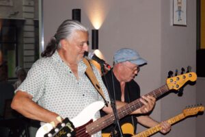 Hasim's Zyt Bar, Hasim, Hasim's, Members, Musiker, KH Project, Rock & Blues, Küre Hauser, Schlagzeuger, Schlagzeug, Rock und Blues, heimische Musikszene, Band, Bern, Bühne, handgemachte Musik, Berner Rockmusik, Lindbergh, Ocean, No Problem, Roots 66 feat. Polo Hofer, Konzert, Jack Minnig, Gitarre, HUBER MINNIG, BMG Ariola, Country, R&R Oldies, Kuno Lauener, Büne Huber, Endo Anaconda, Schmidi Schmidhauser, René Eberhard, Bass, Grooves, E-Bass, Rolf LL Lüthi, Matthias Heimlicher, Vlada, Philipp Fankhauser, Rockustics, Tutti Matti, Magna Carta, Andy Maurer, Hanery Amman. Professor Miquel Rubio, Konservatorium Bern, AM Gitarren & Bass Schule, Tres Pesetas, Acoustic Latin Gitarren Trio, Van Dox, Rock Cover Band Copperhead, Folk Rock Miraval Bamboo Faya, Reggea um Peppe Claudio (the Wailers) Bonnie & the Groove Cats, Plüsch, Andreas Vollenweider, Mich Gerber, Bellamy Brothers, Kenny Moore (Tina Turner), Sandee, Andy Pupato, Junior Marvin, Bob Marley, Referenze, Kontakt, Galerie, Audio & Video, Events, Video/Audio, Logos & Bandfotos, Stageplan