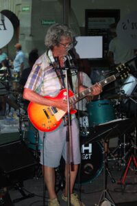 Hasim's Zyt Bar, Hasim, Hasim's, Members, Musiker, KH Project, Rock & Blues, Küre Hauser, Schlagzeuger, Schlagzeug, Rock und Blues, heimische Musikszene, Band, Bern, Bühne, handgemachte Musik, Berner Rockmusik, Lindbergh, Ocean, No Problem, Roots 66 feat. Polo Hofer, Konzert, Jack Minnig, Gitarre, HUBER MINNIG, BMG Ariola, Country, R&R Oldies, Kuno Lauener, Büne Huber, Endo Anaconda, Schmidi Schmidhauser, René Eberhard, Bass, Grooves, E-Bass, Rolf LL Lüthi, Matthias Heimlicher, Vlada, Philipp Fankhauser, Rockustics, Tutti Matti, Magna Carta, Andy Maurer, Hanery Amman. Professor Miquel Rubio, Konservatorium Bern, AM Gitarren & Bass Schule, Tres Pesetas, Acoustic Latin Gitarren Trio, Van Dox, Rock Cover Band Copperhead, Folk Rock Miraval Bamboo Faya, Reggea um Peppe Claudio (the Wailers) Bonnie & the Groove Cats, Plüsch, Andreas Vollenweider, Mich Gerber, Bellamy Brothers, Kenny Moore (Tina Turner), Sandee, Andy Pupato, Junior Marvin, Bob Marley, Referenze, Kontakt, Galerie, Audio & Video, Events, Video/Audio, Logos & Bandfotos, Stageplan