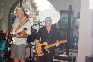 Hasim's Zyt Bar, Hasim, Hasim's, Members, Musiker, KH Project, Rock & Blues, Küre Hauser, Schlagzeuger, Schlagzeug, Rock und Blues, heimische Musikszene, Band, Bern, Bühne, handgemachte Musik, Berner Rockmusik, Lindbergh, Ocean, No Problem, Roots 66 feat. Polo Hofer, Konzert, Jack Minnig, Gitarre, HUBER MINNIG, BMG Ariola, Country, R&R Oldies, Kuno Lauener, Büne Huber, Endo Anaconda, Schmidi Schmidhauser, René Eberhard, Bass, Grooves, E-Bass, Rolf LL Lüthi, Matthias Heimlicher, Vlada, Philipp Fankhauser, Rockustics, Tutti Matti, Magna Carta, Andy Maurer, Hanery Amman. Professor Miquel Rubio, Konservatorium Bern, AM Gitarren & Bass Schule, Tres Pesetas, Acoustic Latin Gitarren Trio, Van Dox, Rock Cover Band Copperhead, Folk Rock Miraval Bamboo Faya, Reggea um Peppe Claudio (the Wailers) Bonnie & the Groove Cats, Plüsch, Andreas Vollenweider, Mich Gerber, Bellamy Brothers, Kenny Moore (Tina Turner), Sandee, Andy Pupato, Junior Marvin, Bob Marley, Referenze, Kontakt, Galerie, Audio & Video, Events, Video/Audio, Logos & Bandfotos, Stageplan
