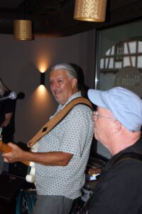 Hasim's Zyt Bar, Hasim, Hasim's, Members, Musiker, KH Project, Rock & Blues, Küre Hauser, Schlagzeuger, Schlagzeug, Rock und Blues, heimische Musikszene, Band, Bern, Bühne, handgemachte Musik, Berner Rockmusik, Lindbergh, Ocean, No Problem, Roots 66 feat. Polo Hofer, Konzert, Jack Minnig, Gitarre, HUBER MINNIG, BMG Ariola, Country, R&R Oldies, Kuno Lauener, Büne Huber, Endo Anaconda, Schmidi Schmidhauser, René Eberhard, Bass, Grooves, E-Bass, Rolf LL Lüthi, Matthias Heimlicher, Vlada, Philipp Fankhauser, Rockustics, Tutti Matti, Magna Carta, Andy Maurer, Hanery Amman. Professor Miquel Rubio, Konservatorium Bern, AM Gitarren & Bass Schule, Tres Pesetas, Acoustic Latin Gitarren Trio, Van Dox, Rock Cover Band Copperhead, Folk Rock Miraval Bamboo Faya, Reggea um Peppe Claudio (the Wailers) Bonnie & the Groove Cats, Plüsch, Andreas Vollenweider, Mich Gerber, Bellamy Brothers, Kenny Moore (Tina Turner), Sandee, Andy Pupato, Junior Marvin, Bob Marley, Referenze, Kontakt, Galerie, Audio & Video, Events, Video/Audio, Logos & Bandfotos, Stageplan