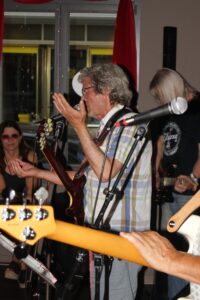 Hasim's Zyt Bar, Hasim, Hasim's, Members, Musiker, KH Project, Rock & Blues, Küre Hauser, Schlagzeuger, Schlagzeug, Rock und Blues, heimische Musikszene, Band, Bern, Bühne, handgemachte Musik, Berner Rockmusik, Lindbergh, Ocean, No Problem, Roots 66 feat. Polo Hofer, Konzert, Jack Minnig, Gitarre, HUBER MINNIG, BMG Ariola, Country, R&R Oldies, Kuno Lauener, Büne Huber, Endo Anaconda, Schmidi Schmidhauser, René Eberhard, Bass, Grooves, E-Bass, Rolf LL Lüthi, Matthias Heimlicher, Vlada, Philipp Fankhauser, Rockustics, Tutti Matti, Magna Carta, Andy Maurer, Hanery Amman. Professor Miquel Rubio, Konservatorium Bern, AM Gitarren & Bass Schule, Tres Pesetas, Acoustic Latin Gitarren Trio, Van Dox, Rock Cover Band Copperhead, Folk Rock Miraval Bamboo Faya, Reggea um Peppe Claudio (the Wailers) Bonnie & the Groove Cats, Plüsch, Andreas Vollenweider, Mich Gerber, Bellamy Brothers, Kenny Moore (Tina Turner), Sandee, Andy Pupato, Junior Marvin, Bob Marley, Referenze, Kontakt, Galerie, Audio & Video, Events, Video/Audio, Logos & Bandfotos, Stageplan