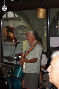 Hasim's Zyt Bar, Hasim, Hasim's, Members, Musiker, KH Project, Rock & Blues, Küre Hauser, Schlagzeuger, Schlagzeug, Rock und Blues, heimische Musikszene, Band, Bern, Bühne, handgemachte Musik, Berner Rockmusik, Lindbergh, Ocean, No Problem, Roots 66 feat. Polo Hofer, Konzert, Jack Minnig, Gitarre, HUBER MINNIG, BMG Ariola, Country, R&R Oldies, Kuno Lauener, Büne Huber, Endo Anaconda, Schmidi Schmidhauser, René Eberhard, Bass, Grooves, E-Bass, Rolf LL Lüthi, Matthias Heimlicher, Vlada, Philipp Fankhauser, Rockustics, Tutti Matti, Magna Carta, Andy Maurer, Hanery Amman. Professor Miquel Rubio, Konservatorium Bern, AM Gitarren & Bass Schule, Tres Pesetas, Acoustic Latin Gitarren Trio, Van Dox, Rock Cover Band Copperhead, Folk Rock Miraval Bamboo Faya, Reggea um Peppe Claudio (the Wailers) Bonnie & the Groove Cats, Plüsch, Andreas Vollenweider, Mich Gerber, Bellamy Brothers, Kenny Moore (Tina Turner), Sandee, Andy Pupato, Junior Marvin, Bob Marley, Referenze, Kontakt, Galerie, Audio & Video, Events, Video/Audio, Logos & Bandfotos, Stageplan