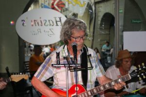Hasim's Zyt Bar, Hasim, Hasim's, Members, Musiker, KH Project, Rock & Blues, Küre Hauser, Schlagzeuger, Schlagzeug, Rock und Blues, heimische Musikszene, Band, Bern, Bühne, handgemachte Musik, Berner Rockmusik, Lindbergh, Ocean, No Problem, Roots 66 feat. Polo Hofer, Konzert, Jack Minnig, Gitarre, HUBER MINNIG, BMG Ariola, Country, R&R Oldies, Kuno Lauener, Büne Huber, Endo Anaconda, Schmidi Schmidhauser, René Eberhard, Bass, Grooves, E-Bass, Rolf LL Lüthi, Matthias Heimlicher, Vlada, Philipp Fankhauser, Rockustics, Tutti Matti, Magna Carta, Andy Maurer, Hanery Amman. Professor Miquel Rubio, Konservatorium Bern, AM Gitarren & Bass Schule, Tres Pesetas, Acoustic Latin Gitarren Trio, Van Dox, Rock Cover Band Copperhead, Folk Rock Miraval Bamboo Faya, Reggea um Peppe Claudio (the Wailers) Bonnie & the Groove Cats, Plüsch, Andreas Vollenweider, Mich Gerber, Bellamy Brothers, Kenny Moore (Tina Turner), Sandee, Andy Pupato, Junior Marvin, Bob Marley, Referenze, Kontakt, Galerie, Audio & Video, Events, Video/Audio, Logos & Bandfotos, Stageplan
