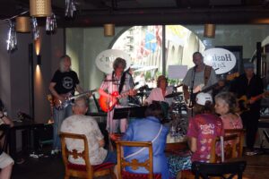 Hasim's Zyt Bar, Hasim, Hasim's, Members, Musiker, KH Project, Rock & Blues, Küre Hauser, Schlagzeuger, Schlagzeug, Rock und Blues, heimische Musikszene, Band, Bern, Bühne, handgemachte Musik, Berner Rockmusik, Lindbergh, Ocean, No Problem, Roots 66 feat. Polo Hofer, Konzert, Jack Minnig, Gitarre, HUBER MINNIG, BMG Ariola, Country, R&R Oldies, Kuno Lauener, Büne Huber, Endo Anaconda, Schmidi Schmidhauser, René Eberhard, Bass, Grooves, E-Bass, Rolf LL Lüthi, Matthias Heimlicher, Vlada, Philipp Fankhauser, Rockustics, Tutti Matti, Magna Carta, Andy Maurer, Hanery Amman. Professor Miquel Rubio, Konservatorium Bern, AM Gitarren & Bass Schule, Tres Pesetas, Acoustic Latin Gitarren Trio, Van Dox, Rock Cover Band Copperhead, Folk Rock Miraval Bamboo Faya, Reggea um Peppe Claudio (the Wailers) Bonnie & the Groove Cats, Plüsch, Andreas Vollenweider, Mich Gerber, Bellamy Brothers, Kenny Moore (Tina Turner), Sandee, Andy Pupato, Junior Marvin, Bob Marley, Referenze, Kontakt, Galerie, Audio & Video, Events, Video/Audio, Logos & Bandfotos, Stageplan