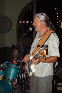 Hasim's Zyt Bar, Hasim, Hasim's, Members, Musiker, KH Project, Rock & Blues, Küre Hauser, Schlagzeuger, Schlagzeug, Rock und Blues, heimische Musikszene, Band, Bern, Bühne, handgemachte Musik, Berner Rockmusik, Lindbergh, Ocean, No Problem, Roots 66 feat. Polo Hofer, Konzert, Jack Minnig, Gitarre, HUBER MINNIG, BMG Ariola, Country, R&R Oldies, Kuno Lauener, Büne Huber, Endo Anaconda, Schmidi Schmidhauser, René Eberhard, Bass, Grooves, E-Bass, Rolf LL Lüthi, Matthias Heimlicher, Vlada, Philipp Fankhauser, Rockustics, Tutti Matti, Magna Carta, Andy Maurer, Hanery Amman. Professor Miquel Rubio, Konservatorium Bern, AM Gitarren & Bass Schule, Tres Pesetas, Acoustic Latin Gitarren Trio, Van Dox, Rock Cover Band Copperhead, Folk Rock Miraval Bamboo Faya, Reggea um Peppe Claudio (the Wailers) Bonnie & the Groove Cats, Plüsch, Andreas Vollenweider, Mich Gerber, Bellamy Brothers, Kenny Moore (Tina Turner), Sandee, Andy Pupato, Junior Marvin, Bob Marley, Referenze, Kontakt, Galerie, Audio & Video, Events, Video/Audio, Logos & Bandfotos, Stageplan