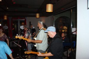 Hasim's Zyt Bar, Hasim, Hasim's, Members, Musiker, KH Project, Rock & Blues, Küre Hauser, Schlagzeuger, Schlagzeug, Rock und Blues, heimische Musikszene, Band, Bern, Bühne, handgemachte Musik, Berner Rockmusik, Lindbergh, Ocean, No Problem, Roots 66 feat. Polo Hofer, Konzert, Jack Minnig, Gitarre, HUBER MINNIG, BMG Ariola, Country, R&R Oldies, Kuno Lauener, Büne Huber, Endo Anaconda, Schmidi Schmidhauser, René Eberhard, Bass, Grooves, E-Bass, Rolf LL Lüthi, Matthias Heimlicher, Vlada, Philipp Fankhauser, Rockustics, Tutti Matti, Magna Carta, Andy Maurer, Hanery Amman. Professor Miquel Rubio, Konservatorium Bern, AM Gitarren & Bass Schule, Tres Pesetas, Acoustic Latin Gitarren Trio, Van Dox, Rock Cover Band Copperhead, Folk Rock Miraval Bamboo Faya, Reggea um Peppe Claudio (the Wailers) Bonnie & the Groove Cats, Plüsch, Andreas Vollenweider, Mich Gerber, Bellamy Brothers, Kenny Moore (Tina Turner), Sandee, Andy Pupato, Junior Marvin, Bob Marley, Referenze, Kontakt, Galerie, Audio & Video, Events, Video/Audio, Logos & Bandfotos, Stageplan
