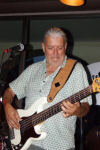 Hasim's Zyt Bar, Hasim, Hasim's, Members, Musiker, KH Project, Rock & Blues, Küre Hauser, Schlagzeuger, Schlagzeug, Rock und Blues, heimische Musikszene, Band, Bern, Bühne, handgemachte Musik, Berner Rockmusik, Lindbergh, Ocean, No Problem, Roots 66 feat. Polo Hofer, Konzert, Jack Minnig, Gitarre, HUBER MINNIG, BMG Ariola, Country, R&R Oldies, Kuno Lauener, Büne Huber, Endo Anaconda, Schmidi Schmidhauser, René Eberhard, Bass, Grooves, E-Bass, Rolf LL Lüthi, Matthias Heimlicher, Vlada, Philipp Fankhauser, Rockustics, Tutti Matti, Magna Carta, Andy Maurer, Hanery Amman. Professor Miquel Rubio, Konservatorium Bern, AM Gitarren & Bass Schule, Tres Pesetas, Acoustic Latin Gitarren Trio, Van Dox, Rock Cover Band Copperhead, Folk Rock Miraval Bamboo Faya, Reggea um Peppe Claudio (the Wailers) Bonnie & the Groove Cats, Plüsch, Andreas Vollenweider, Mich Gerber, Bellamy Brothers, Kenny Moore (Tina Turner), Sandee, Andy Pupato, Junior Marvin, Bob Marley, Referenze, Kontakt, Galerie, Audio & Video, Events, Video/Audio, Logos & Bandfotos, Stageplan