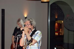 Hasim's Zyt Bar, Hasim, Hasim's, Members, Musiker, KH Project, Rock & Blues, Küre Hauser, Schlagzeuger, Schlagzeug, Rock und Blues, heimische Musikszene, Band, Bern, Bühne, handgemachte Musik, Berner Rockmusik, Lindbergh, Ocean, No Problem, Roots 66 feat. Polo Hofer, Konzert, Jack Minnig, Gitarre, HUBER MINNIG, BMG Ariola, Country, R&R Oldies, Kuno Lauener, Büne Huber, Endo Anaconda, Schmidi Schmidhauser, René Eberhard, Bass, Grooves, E-Bass, Rolf LL Lüthi, Matthias Heimlicher, Vlada, Philipp Fankhauser, Rockustics, Tutti Matti, Magna Carta, Andy Maurer, Hanery Amman. Professor Miquel Rubio, Konservatorium Bern, AM Gitarren & Bass Schule, Tres Pesetas, Acoustic Latin Gitarren Trio, Van Dox, Rock Cover Band Copperhead, Folk Rock Miraval Bamboo Faya, Reggea um Peppe Claudio (the Wailers) Bonnie & the Groove Cats, Plüsch, Andreas Vollenweider, Mich Gerber, Bellamy Brothers, Kenny Moore (Tina Turner), Sandee, Andy Pupato, Junior Marvin, Bob Marley, Referenze, Kontakt, Galerie, Audio & Video, Events, Video/Audio, Logos & Bandfotos, Stageplan