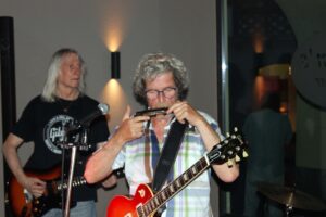Hasim's Zyt Bar, Hasim, Hasim's, Members, Musiker, KH Project, Rock & Blues, Küre Hauser, Schlagzeuger, Schlagzeug, Rock und Blues, heimische Musikszene, Band, Bern, Bühne, handgemachte Musik, Berner Rockmusik, Lindbergh, Ocean, No Problem, Roots 66 feat. Polo Hofer, Konzert, Jack Minnig, Gitarre, HUBER MINNIG, BMG Ariola, Country, R&R Oldies, Kuno Lauener, Büne Huber, Endo Anaconda, Schmidi Schmidhauser, René Eberhard, Bass, Grooves, E-Bass, Rolf LL Lüthi, Matthias Heimlicher, Vlada, Philipp Fankhauser, Rockustics, Tutti Matti, Magna Carta, Andy Maurer, Hanery Amman. Professor Miquel Rubio, Konservatorium Bern, AM Gitarren & Bass Schule, Tres Pesetas, Acoustic Latin Gitarren Trio, Van Dox, Rock Cover Band Copperhead, Folk Rock Miraval Bamboo Faya, Reggea um Peppe Claudio (the Wailers) Bonnie & the Groove Cats, Plüsch, Andreas Vollenweider, Mich Gerber, Bellamy Brothers, Kenny Moore (Tina Turner), Sandee, Andy Pupato, Junior Marvin, Bob Marley, Referenze, Kontakt, Galerie, Audio & Video, Events, Video/Audio, Logos & Bandfotos, Stageplan