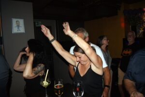 Hasim's Zyt Bar, Hasim, Hasim's, Members, Musiker, KH Project, Rock & Blues, Küre Hauser, Schlagzeuger, Schlagzeug, Rock und Blues, heimische Musikszene, Band, Bern, Bühne, handgemachte Musik, Berner Rockmusik, Lindbergh, Ocean, No Problem, Roots 66 feat. Polo Hofer, Konzert, Jack Minnig, Gitarre, HUBER MINNIG, BMG Ariola, Country, R&R Oldies, Kuno Lauener, Büne Huber, Endo Anaconda, Schmidi Schmidhauser, René Eberhard, Bass, Grooves, E-Bass, Rolf LL Lüthi, Matthias Heimlicher, Vlada, Philipp Fankhauser, Rockustics, Tutti Matti, Magna Carta, Andy Maurer, Hanery Amman. Professor Miquel Rubio, Konservatorium Bern, AM Gitarren & Bass Schule, Tres Pesetas, Acoustic Latin Gitarren Trio, Van Dox, Rock Cover Band Copperhead, Folk Rock Miraval Bamboo Faya, Reggea um Peppe Claudio (the Wailers) Bonnie & the Groove Cats, Plüsch, Andreas Vollenweider, Mich Gerber, Bellamy Brothers, Kenny Moore (Tina Turner), Sandee, Andy Pupato, Junior Marvin, Bob Marley, Referenze, Kontakt, Galerie, Audio & Video, Events, Video/Audio, Logos & Bandfotos, Stageplan