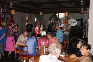 Hasim's Zyt Bar, Hasim, Hasim's, Members, Musiker, KH Project, Rock & Blues, Küre Hauser, Schlagzeuger, Schlagzeug, Rock und Blues, heimische Musikszene, Band, Bern, Bühne, handgemachte Musik, Berner Rockmusik, Lindbergh, Ocean, No Problem, Roots 66 feat. Polo Hofer, Konzert, Jack Minnig, Gitarre, HUBER MINNIG, BMG Ariola, Country, R&R Oldies, Kuno Lauener, Büne Huber, Endo Anaconda, Schmidi Schmidhauser, René Eberhard, Bass, Grooves, E-Bass, Rolf LL Lüthi, Matthias Heimlicher, Vlada, Philipp Fankhauser, Rockustics, Tutti Matti, Magna Carta, Andy Maurer, Hanery Amman. Professor Miquel Rubio, Konservatorium Bern, AM Gitarren & Bass Schule, Tres Pesetas, Acoustic Latin Gitarren Trio, Van Dox, Rock Cover Band Copperhead, Folk Rock Miraval Bamboo Faya, Reggea um Peppe Claudio (the Wailers) Bonnie & the Groove Cats, Plüsch, Andreas Vollenweider, Mich Gerber, Bellamy Brothers, Kenny Moore (Tina Turner), Sandee, Andy Pupato, Junior Marvin, Bob Marley, Referenze, Kontakt, Galerie, Audio & Video, Events, Video/Audio, Logos & Bandfotos, Stageplan