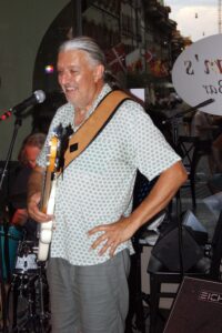 Hasim's Zyt Bar, Hasim, Hasim's, Members, Musiker, KH Project, Rock & Blues, Küre Hauser, Schlagzeuger, Schlagzeug, Rock und Blues, heimische Musikszene, Band, Bern, Bühne, handgemachte Musik, Berner Rockmusik, Lindbergh, Ocean, No Problem, Roots 66 feat. Polo Hofer, Konzert, Jack Minnig, Gitarre, HUBER MINNIG, BMG Ariola, Country, R&R Oldies, Kuno Lauener, Büne Huber, Endo Anaconda, Schmidi Schmidhauser, René Eberhard, Bass, Grooves, E-Bass, Rolf LL Lüthi, Matthias Heimlicher, Vlada, Philipp Fankhauser, Rockustics, Tutti Matti, Magna Carta, Andy Maurer, Hanery Amman. Professor Miquel Rubio, Konservatorium Bern, AM Gitarren & Bass Schule, Tres Pesetas, Acoustic Latin Gitarren Trio, Van Dox, Rock Cover Band Copperhead, Folk Rock Miraval Bamboo Faya, Reggea um Peppe Claudio (the Wailers) Bonnie & the Groove Cats, Plüsch, Andreas Vollenweider, Mich Gerber, Bellamy Brothers, Kenny Moore (Tina Turner), Sandee, Andy Pupato, Junior Marvin, Bob Marley, Referenze, Kontakt, Galerie, Audio & Video, Events, Video/Audio, Logos & Bandfotos, Stageplan