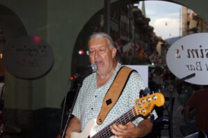 Hasim's Zyt Bar, Hasim, Hasim's, Members, Musiker, KH Project, Rock & Blues, Küre Hauser, Schlagzeuger, Schlagzeug, Rock und Blues, heimische Musikszene, Band, Bern, Bühne, handgemachte Musik, Berner Rockmusik, Lindbergh, Ocean, No Problem, Roots 66 feat. Polo Hofer, Konzert, Jack Minnig, Gitarre, HUBER MINNIG, BMG Ariola, Country, R&R Oldies, Kuno Lauener, Büne Huber, Endo Anaconda, Schmidi Schmidhauser, René Eberhard, Bass, Grooves, E-Bass, Rolf LL Lüthi, Matthias Heimlicher, Vlada, Philipp Fankhauser, Rockustics, Tutti Matti, Magna Carta, Andy Maurer, Hanery Amman. Professor Miquel Rubio, Konservatorium Bern, AM Gitarren & Bass Schule, Tres Pesetas, Acoustic Latin Gitarren Trio, Van Dox, Rock Cover Band Copperhead, Folk Rock Miraval Bamboo Faya, Reggea um Peppe Claudio (the Wailers) Bonnie & the Groove Cats, Plüsch, Andreas Vollenweider, Mich Gerber, Bellamy Brothers, Kenny Moore (Tina Turner), Sandee, Andy Pupato, Junior Marvin, Bob Marley, Referenze, Kontakt, Galerie, Audio & Video, Events, Video/Audio, Logos & Bandfotos, Stageplan