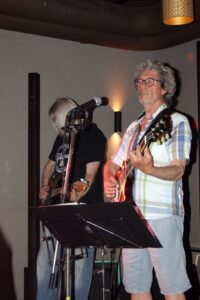 Hasim's Zyt Bar, Hasim, Hasim's, Members, Musiker, KH Project, Rock & Blues, Küre Hauser, Schlagzeuger, Schlagzeug, Rock und Blues, heimische Musikszene, Band, Bern, Bühne, handgemachte Musik, Berner Rockmusik, Lindbergh, Ocean, No Problem, Roots 66 feat. Polo Hofer, Konzert, Jack Minnig, Gitarre, HUBER MINNIG, BMG Ariola, Country, R&R Oldies, Kuno Lauener, Büne Huber, Endo Anaconda, Schmidi Schmidhauser, René Eberhard, Bass, Grooves, E-Bass, Rolf LL Lüthi, Matthias Heimlicher, Vlada, Philipp Fankhauser, Rockustics, Tutti Matti, Magna Carta, Andy Maurer, Hanery Amman. Professor Miquel Rubio, Konservatorium Bern, AM Gitarren & Bass Schule, Tres Pesetas, Acoustic Latin Gitarren Trio, Van Dox, Rock Cover Band Copperhead, Folk Rock Miraval Bamboo Faya, Reggea um Peppe Claudio (the Wailers) Bonnie & the Groove Cats, Plüsch, Andreas Vollenweider, Mich Gerber, Bellamy Brothers, Kenny Moore (Tina Turner), Sandee, Andy Pupato, Junior Marvin, Bob Marley, Referenze, Kontakt, Galerie, Audio & Video, Events, Video/Audio, Logos & Bandfotos, Stageplan