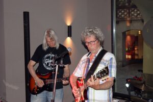 Hasim's Zyt Bar, Hasim, Hasim's, Members, Musiker, KH Project, Rock & Blues, Küre Hauser, Schlagzeuger, Schlagzeug, Rock und Blues, heimische Musikszene, Band, Bern, Bühne, handgemachte Musik, Berner Rockmusik, Lindbergh, Ocean, No Problem, Roots 66 feat. Polo Hofer, Konzert, Jack Minnig, Gitarre, HUBER MINNIG, BMG Ariola, Country, R&R Oldies, Kuno Lauener, Büne Huber, Endo Anaconda, Schmidi Schmidhauser, René Eberhard, Bass, Grooves, E-Bass, Rolf LL Lüthi, Matthias Heimlicher, Vlada, Philipp Fankhauser, Rockustics, Tutti Matti, Magna Carta, Andy Maurer, Hanery Amman. Professor Miquel Rubio, Konservatorium Bern, AM Gitarren & Bass Schule, Tres Pesetas, Acoustic Latin Gitarren Trio, Van Dox, Rock Cover Band Copperhead, Folk Rock Miraval Bamboo Faya, Reggea um Peppe Claudio (the Wailers) Bonnie & the Groove Cats, Plüsch, Andreas Vollenweider, Mich Gerber, Bellamy Brothers, Kenny Moore (Tina Turner), Sandee, Andy Pupato, Junior Marvin, Bob Marley, Referenze, Kontakt, Galerie, Audio & Video, Events, Video/Audio, Logos & Bandfotos, Stageplan