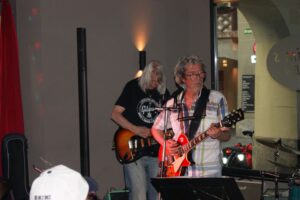 Hasim's Zyt Bar, Hasim, Hasim's, Members, Musiker, KH Project, Rock & Blues, Küre Hauser, Schlagzeuger, Schlagzeug, Rock und Blues, heimische Musikszene, Band, Bern, Bühne, handgemachte Musik, Berner Rockmusik, Lindbergh, Ocean, No Problem, Roots 66 feat. Polo Hofer, Konzert, Jack Minnig, Gitarre, HUBER MINNIG, BMG Ariola, Country, R&R Oldies, Kuno Lauener, Büne Huber, Endo Anaconda, Schmidi Schmidhauser, René Eberhard, Bass, Grooves, E-Bass, Rolf LL Lüthi, Matthias Heimlicher, Vlada, Philipp Fankhauser, Rockustics, Tutti Matti, Magna Carta, Andy Maurer, Hanery Amman. Professor Miquel Rubio, Konservatorium Bern, AM Gitarren & Bass Schule, Tres Pesetas, Acoustic Latin Gitarren Trio, Van Dox, Rock Cover Band Copperhead, Folk Rock Miraval Bamboo Faya, Reggea um Peppe Claudio (the Wailers) Bonnie & the Groove Cats, Plüsch, Andreas Vollenweider, Mich Gerber, Bellamy Brothers, Kenny Moore (Tina Turner), Sandee, Andy Pupato, Junior Marvin, Bob Marley, Referenze, Kontakt, Galerie, Audio & Video, Events, Video/Audio, Logos & Bandfotos, Stageplan