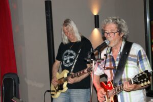 Hasim's Zyt Bar, Hasim, Hasim's, Members, Musiker, KH Project, Rock & Blues, Küre Hauser, Schlagzeuger, Schlagzeug, Rock und Blues, heimische Musikszene, Band, Bern, Bühne, handgemachte Musik, Berner Rockmusik, Lindbergh, Ocean, No Problem, Roots 66 feat. Polo Hofer, Konzert, Jack Minnig, Gitarre, HUBER MINNIG, BMG Ariola, Country, R&R Oldies, Kuno Lauener, Büne Huber, Endo Anaconda, Schmidi Schmidhauser, René Eberhard, Bass, Grooves, E-Bass, Rolf LL Lüthi, Matthias Heimlicher, Vlada, Philipp Fankhauser, Rockustics, Tutti Matti, Magna Carta, Andy Maurer, Hanery Amman. Professor Miquel Rubio, Konservatorium Bern, AM Gitarren & Bass Schule, Tres Pesetas, Acoustic Latin Gitarren Trio, Van Dox, Rock Cover Band Copperhead, Folk Rock Miraval Bamboo Faya, Reggea um Peppe Claudio (the Wailers) Bonnie & the Groove Cats, Plüsch, Andreas Vollenweider, Mich Gerber, Bellamy Brothers, Kenny Moore (Tina Turner), Sandee, Andy Pupato, Junior Marvin, Bob Marley, Referenze, Kontakt, Galerie, Audio & Video, Events, Video/Audio, Logos & Bandfotos, Stageplan