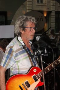 Hasim's Zyt Bar, Hasim, Hasim's, Members, Musiker, KH Project, Rock & Blues, Küre Hauser, Schlagzeuger, Schlagzeug, Rock und Blues, heimische Musikszene, Band, Bern, Bühne, handgemachte Musik, Berner Rockmusik, Lindbergh, Ocean, No Problem, Roots 66 feat. Polo Hofer, Konzert, Jack Minnig, Gitarre, HUBER MINNIG, BMG Ariola, Country, R&R Oldies, Kuno Lauener, Büne Huber, Endo Anaconda, Schmidi Schmidhauser, René Eberhard, Bass, Grooves, E-Bass, Rolf LL Lüthi, Matthias Heimlicher, Vlada, Philipp Fankhauser, Rockustics, Tutti Matti, Magna Carta, Andy Maurer, Hanery Amman. Professor Miquel Rubio, Konservatorium Bern, AM Gitarren & Bass Schule, Tres Pesetas, Acoustic Latin Gitarren Trio, Van Dox, Rock Cover Band Copperhead, Folk Rock Miraval Bamboo Faya, Reggea um Peppe Claudio (the Wailers) Bonnie & the Groove Cats, Plüsch, Andreas Vollenweider, Mich Gerber, Bellamy Brothers, Kenny Moore (Tina Turner), Sandee, Andy Pupato, Junior Marvin, Bob Marley, Referenze, Kontakt, Galerie, Audio & Video, Events, Video/Audio, Logos & Bandfotos, Stageplan