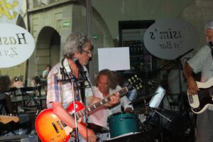 Hasim's Zyt Bar, Hasim, Hasim's, Members, Musiker, KH Project, Rock & Blues, Küre Hauser, Schlagzeuger, Schlagzeug, Rock und Blues, heimische Musikszene, Band, Bern, Bühne, handgemachte Musik, Berner Rockmusik, Lindbergh, Ocean, No Problem, Roots 66 feat. Polo Hofer, Konzert, Jack Minnig, Gitarre, HUBER MINNIG, BMG Ariola, Country, R&R Oldies, Kuno Lauener, Büne Huber, Endo Anaconda, Schmidi Schmidhauser, René Eberhard, Bass, Grooves, E-Bass, Rolf LL Lüthi, Matthias Heimlicher, Vlada, Philipp Fankhauser, Rockustics, Tutti Matti, Magna Carta, Andy Maurer, Hanery Amman. Professor Miquel Rubio, Konservatorium Bern, AM Gitarren & Bass Schule, Tres Pesetas, Acoustic Latin Gitarren Trio, Van Dox, Rock Cover Band Copperhead, Folk Rock Miraval Bamboo Faya, Reggea um Peppe Claudio (the Wailers) Bonnie & the Groove Cats, Plüsch, Andreas Vollenweider, Mich Gerber, Bellamy Brothers, Kenny Moore (Tina Turner), Sandee, Andy Pupato, Junior Marvin, Bob Marley, Referenze, Kontakt, Galerie, Audio & Video, Events, Video/Audio, Logos & Bandfotos, Stageplan