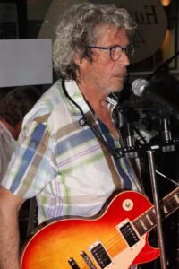 Hasim's, Members, Musiker, KH Project, Rock & Blues, Küre Hauser, Schlagzeuger, Schlagzeug, Rock und Blues, heimische Musikszene, Band, Bern, Bühne, handgemachte Musik, Berner Rockmusik, Lindbergh, Ocean, No Problem, Roots 66 feat. Polo Hofer, Konzert, Jack Minnig, Gitarre, HUBER MINNIG, BMG Ariola, Country, R&R Oldies, Kuno Lauener, Büne Huber, Endo Anaconda, Schmidi Schmidhauser, René Eberhard, Bass, Grooves, E-Bass, Rolf LL Lüthi, Matthias Heimlicher, Vlada, Philipp Fankhauser, Rockustics, Tutti Matti, Magna Carta, Andy Maurer, Hanery Amman. Professor Miquel Rubio, Konservatorium Bern, AM Gitarren & Bass Schule, Tres Pesetas, Acoustic Latin Gitarren Trio, Van Dox, Rock Cover Band Copperhead, Folk Rock Miraval Bamboo Faya, Reggea um Peppe Claudio (the Wailers) Bonnie & the Groove Cats, Plüsch, Andreas Vollenweider, Mich Gerber, Bellamy Brothers, Kenny Moore (Tina Turner), Sandee, Andy Pupato, Junior Marvin, Bob Marley, Referenze, Kontakt, Galerie, Audio & Video, Events, Video/Audio, Logos & Bandfotos, Stageplan