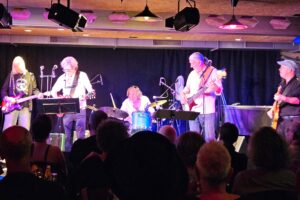 KH Project, Rock & Blues, Küre Hauser, Schlagzeuger, Schlagzeug, Rock und Blues, heimische Musikszene, Band, Bern, Bühne, handgemachte Musik, Berner Rockmusik, Lindbergh, Ocean, No Problem, Roots 66 feat. Polo Hofer, Konzert, Jack Minnig, Gitarre, HUBER MINNIG, BMG Ariola, Country, R&R Oldies, Kuno Lauener, Büne Huber, Endo Anaconda, Schmidi Schmidhauser, René Eberhard, Bass, Grooves, E-Bass, Rolf LL Lüthi, Matthias Heimlicher, Vlada, Philipp Fankhauser, Rockustics, Tutti Matti, Magna Carta, Andy Maurer, Hanery Amman. Professor Miquel Rubio, Konservatorium Bern, AM Gitarren & Bass Schule, Tres Pesetas, Acoustic Latin Gitarren Trio, Van Dox, Rock Cover Band Copperhead, Folk Rock Miraval Bamboo Faya, Reggea um Peppe Claudio (the Wailers) Bonnie & the Groove Cats, Plüsch, Andreas Vollenweider, Mich Gerber, Bellamy Brothers, Kenny Moore (Tina Turner), Sandee, Andy Pupato, Junior Marvin, Bob Marley, Referenze, Kontakt, Galerie, Audio & Video, Events, Video/Audio, Logos & Bandfotos, Stageplan, Can’t Go Home No More – Walter Liniger, Hundred Miles, Endless Me, Lost You In The Canyon – M. Cohn, Cant Find My Way Home – S. Winwood, Lay Down Sally – E. Clapton, Setting Me Up – M. Knopfler, This In Your World – C. Russel. Mahogany, Mahogany Hall, Mahogany Hall Bern, Yvonne Moore, Live-Gig,